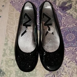 Anne Klein black flats size 6